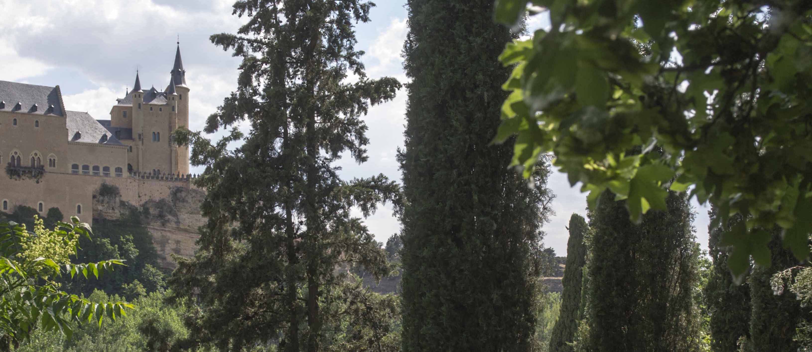 Turismo de Segovia y el Romeral de San Marcos firman un acuerdo para la promoción turística de este jardín único