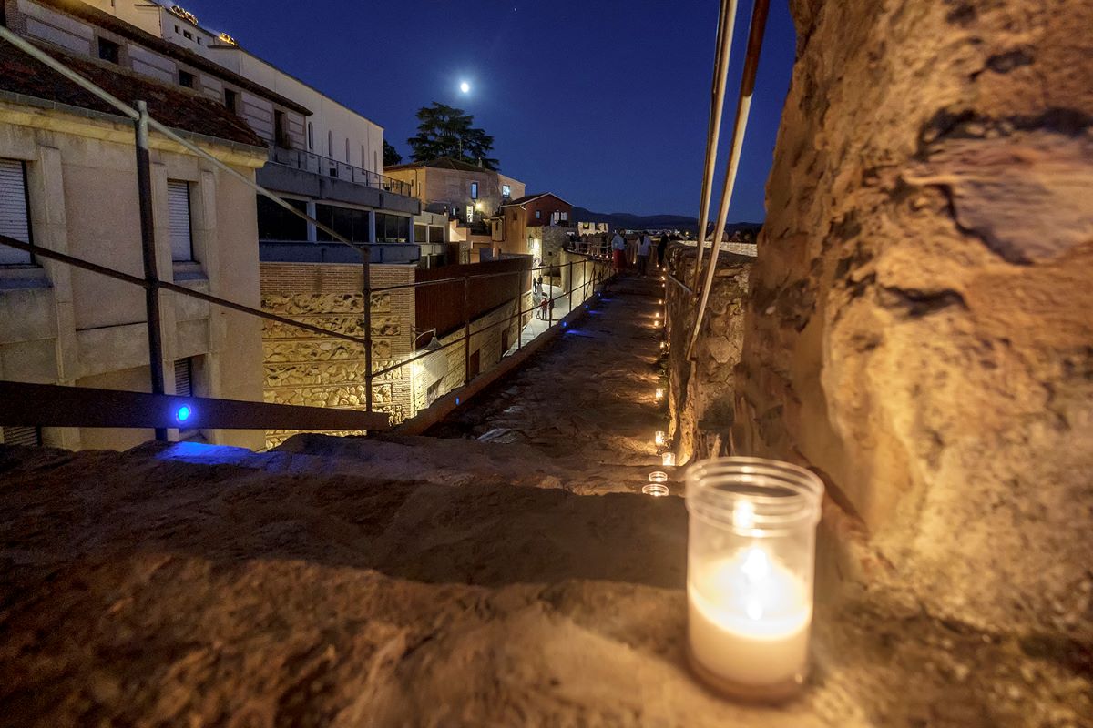 Muralla y luna