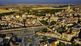 La ciudad vieja de Segovia y su acueducto. ICAL