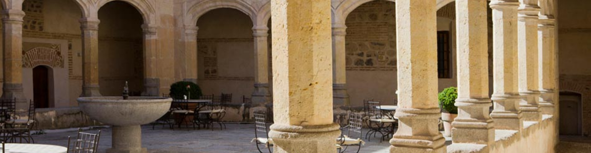 Claustro de la Vicaría. Hotel San Antonio el Real