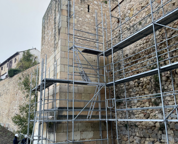 Obras de consolidación en la muralla. Torre 86