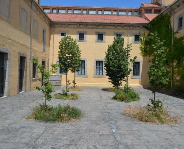 ANTIGUA CARCEL PATIO DELANTERO DERECHO